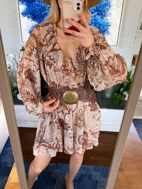 House of Harlow 1960 Dresses & Skirts - HOUSE OF HARLOW Brown & Cream Paisley Long Sleeve V-neck Mini Dress! (No belt)